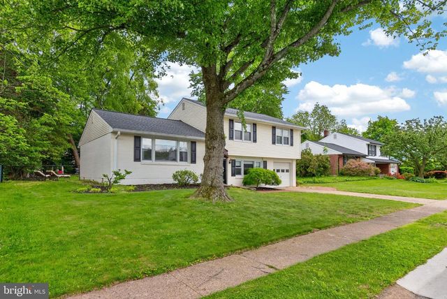 2040 FLORAL DR, Wilmington, DE 19810
