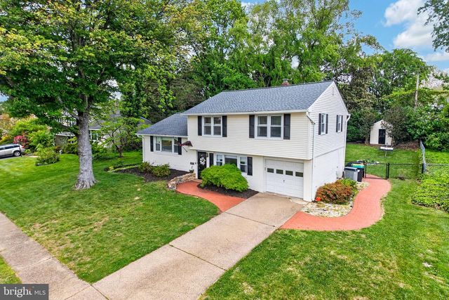 2040 FLORAL DR, Wilmington, DE 19810