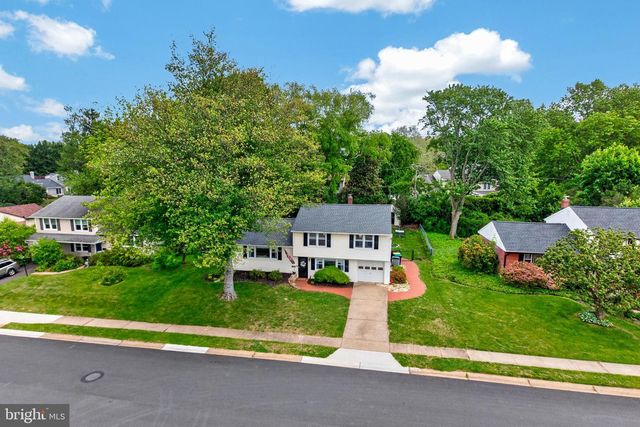 2040 FLORAL DR, Wilmington, DE 19810