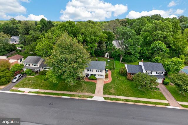 2040 FLORAL DR, Wilmington, DE 19810