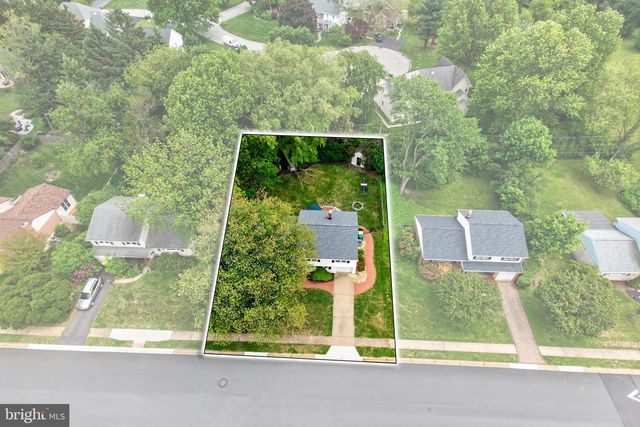 2040 FLORAL DR, Wilmington, DE 19810