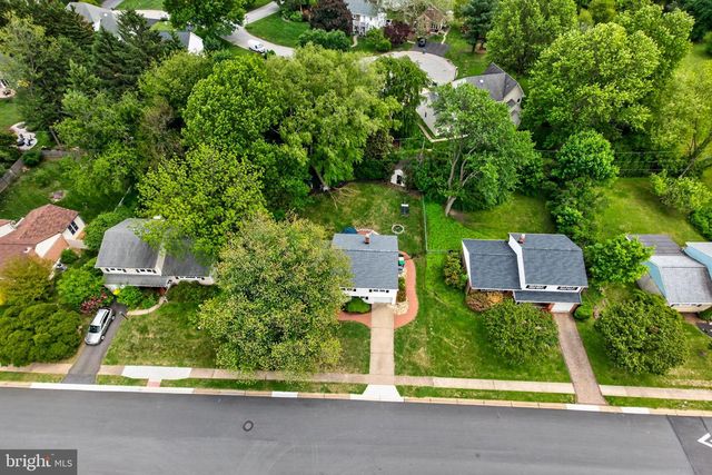 2040 FLORAL DR, Wilmington, DE 19810