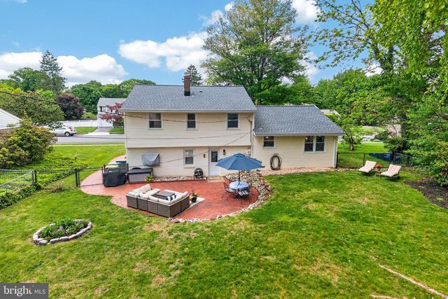 2040 FLORAL DR, Wilmington, DE 19810