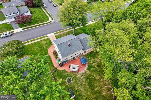 2040 FLORAL DR, Wilmington, DE 19810