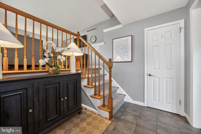 2040 FLORAL DR, Wilmington, DE 19810
