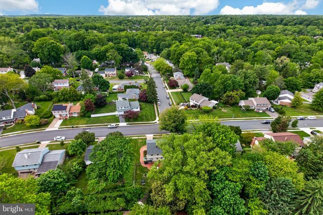2040 FLORAL DR, Wilmington, DE 19810