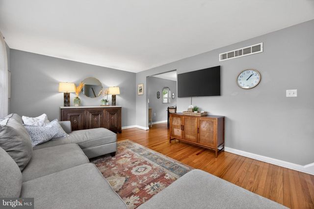 2040 FLORAL DR, Wilmington, DE 19810