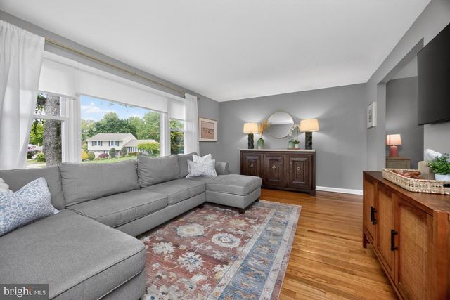 2040 FLORAL DR, Wilmington, DE 19810