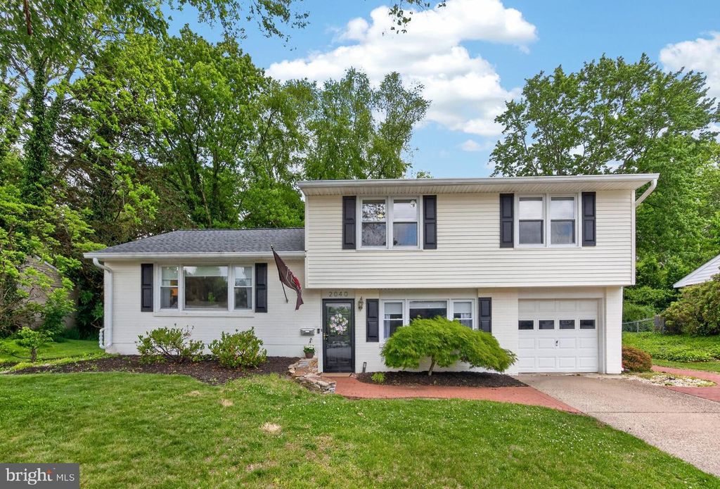 2040 FLORAL DR, Wilmington, DE 19810