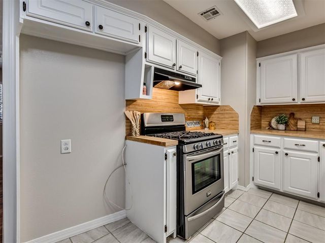 209 S Irving Drive, Moore, OK 73160