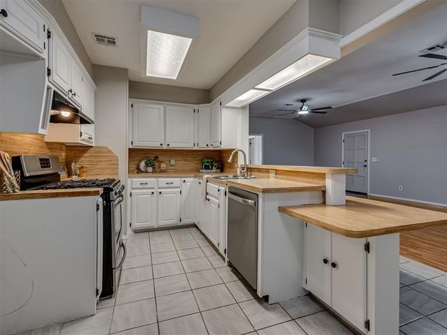 209 S Irving Drive, Moore, OK 73160