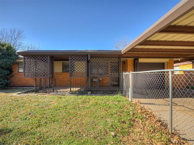 209 S Irving Drive, Moore, OK 73160