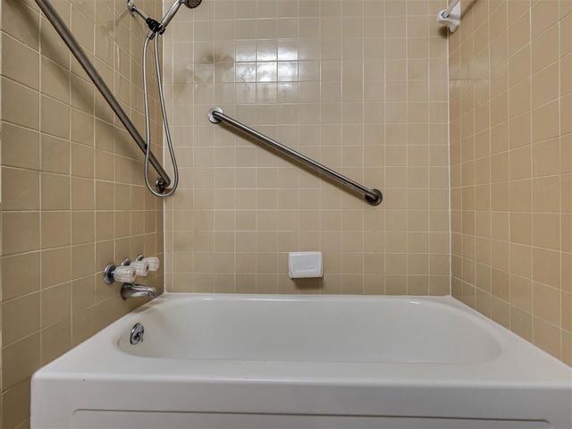 209 S Irving Drive, Moore, OK 73160