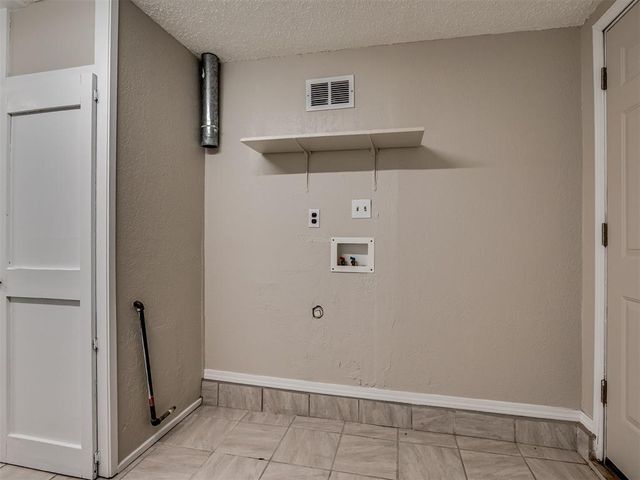 209 S Irving Drive, Moore, OK 73160