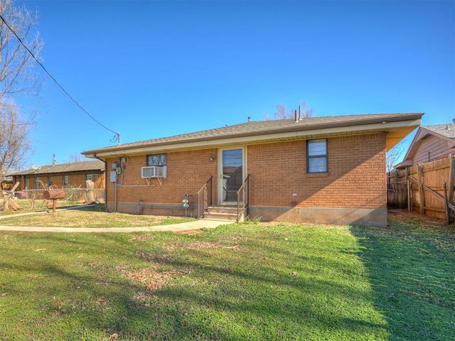 209 S Irving Drive, Moore, OK 73160