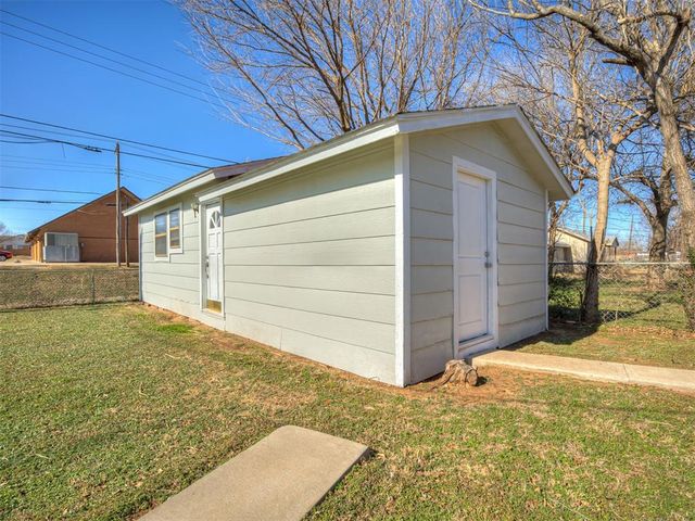 209 S Irving Drive, Moore, OK 73160