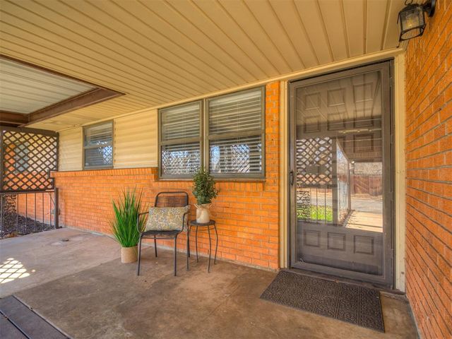 209 S Irving Drive, Moore, OK 73160