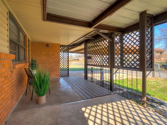 209 S Irving Drive, Moore, OK 73160