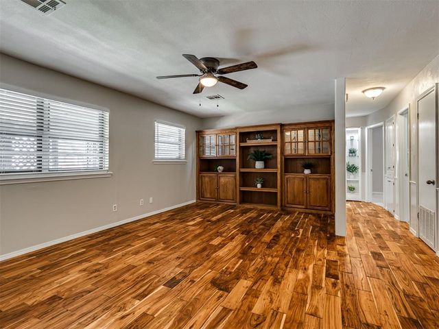 209 S Irving Drive, Moore, OK 73160