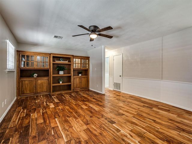 209 S Irving Drive, Moore, OK 73160