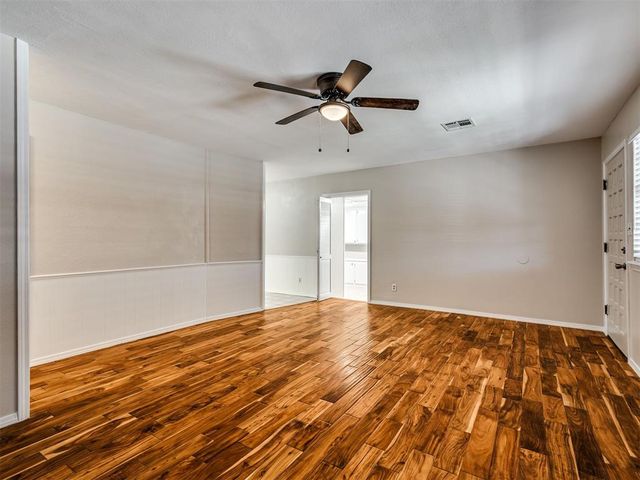 209 S Irving Drive, Moore, OK 73160