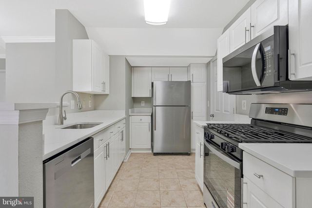 12805 FAIR BRIAR LN, Fairfax, VA 22033