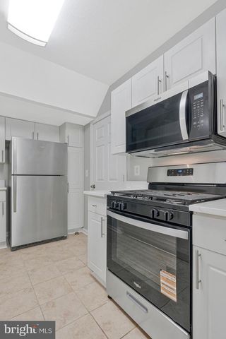 12805 FAIR BRIAR LN, Fairfax, VA 22033