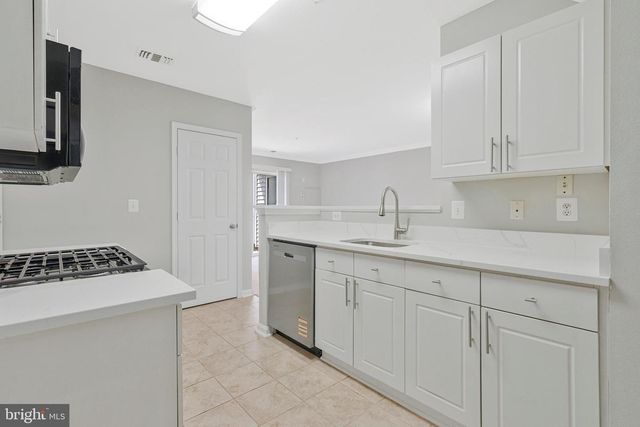 12805 FAIR BRIAR LN, Fairfax, VA 22033