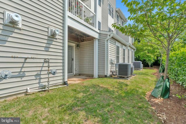 12805 FAIR BRIAR LN, Fairfax, VA 22033