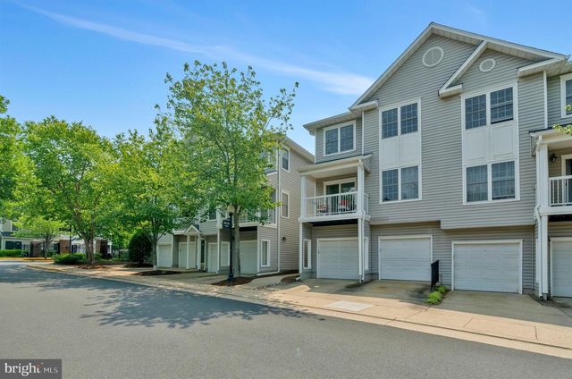 12805 FAIR BRIAR LN, Fairfax, VA 22033