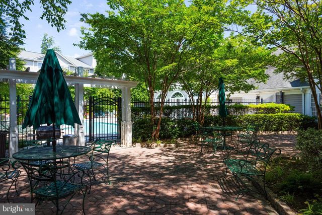 12805 FAIR BRIAR LN, Fairfax, VA 22033