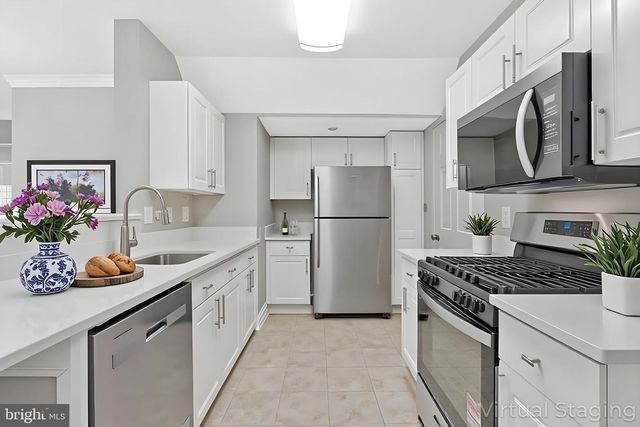 12805 FAIR BRIAR LN, Fairfax, VA 22033