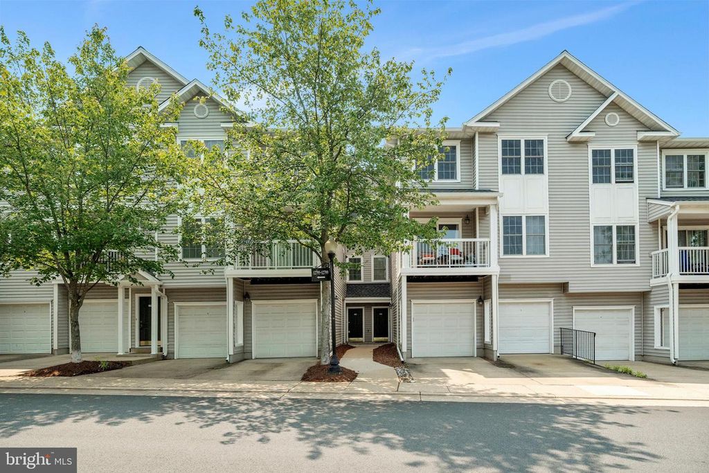 12805 FAIR BRIAR LN, Fairfax, VA 22033