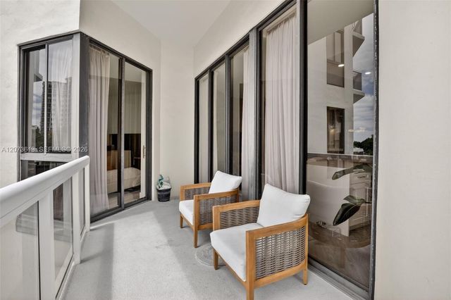 20185 E Country Club Drive 204, Aventura, FL 33180