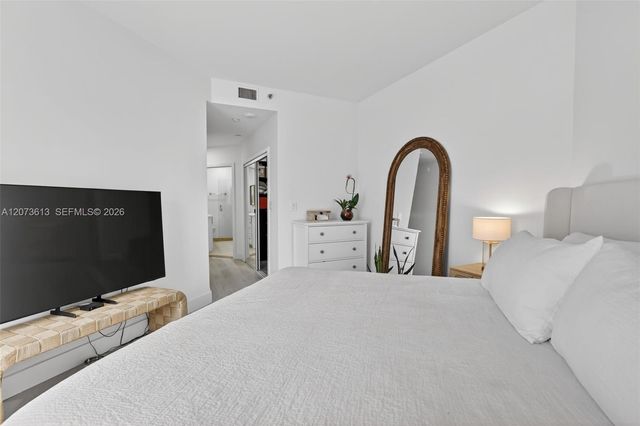20185 E Country Club Drive 204, Aventura, FL 33180