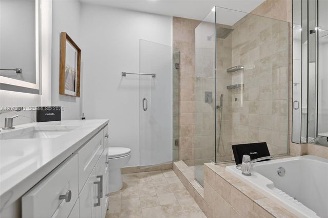 20185 E Country Club Drive 204, Aventura, FL 33180