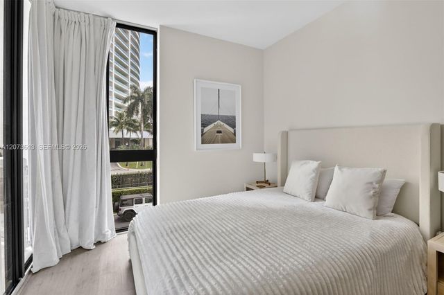 20185 E Country Club Drive 204, Aventura, FL 33180