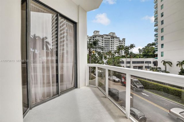20185 E Country Club Drive 204, Aventura, FL 33180