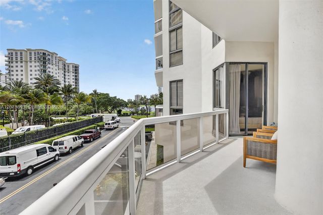 20185 E Country Club Drive 204, Aventura, FL 33180