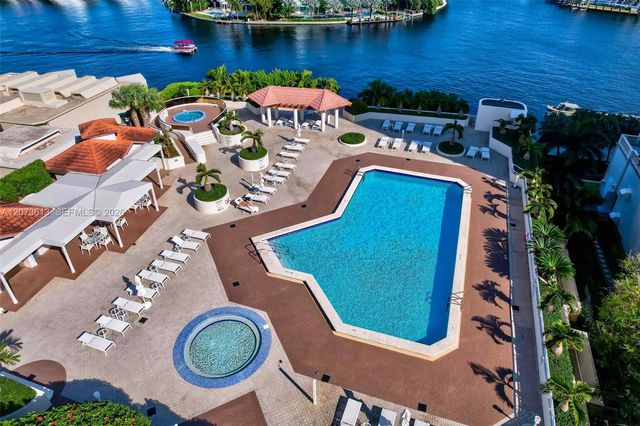 20185 E Country Club Drive 204, Aventura, FL 33180
