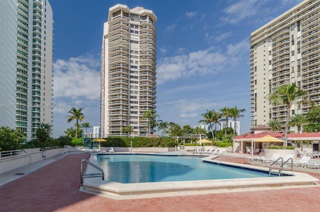 20185 E Country Club Drive 204, Aventura, FL 33180