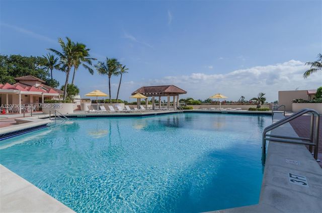 20185 E Country Club Drive 204, Aventura, FL 33180