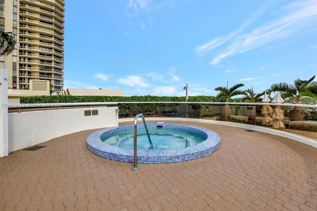 20185 E Country Club Drive 204, Aventura, FL 33180