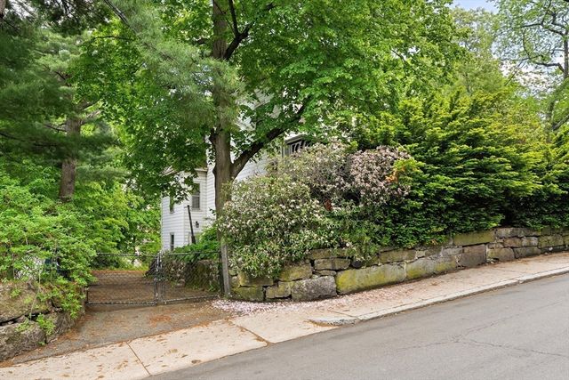 212 Chestnut Ave, Boston, MA 02130