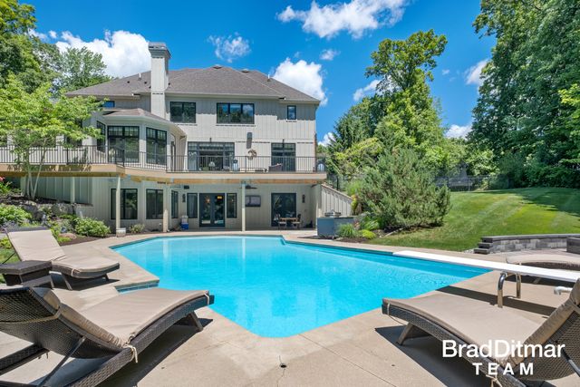 1099 Skyevale Ne, Ada Twp, MI 49301