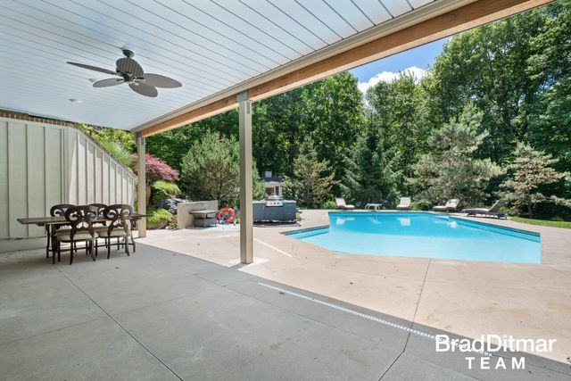 1099 Skyevale Ne, Ada Twp, MI 49301