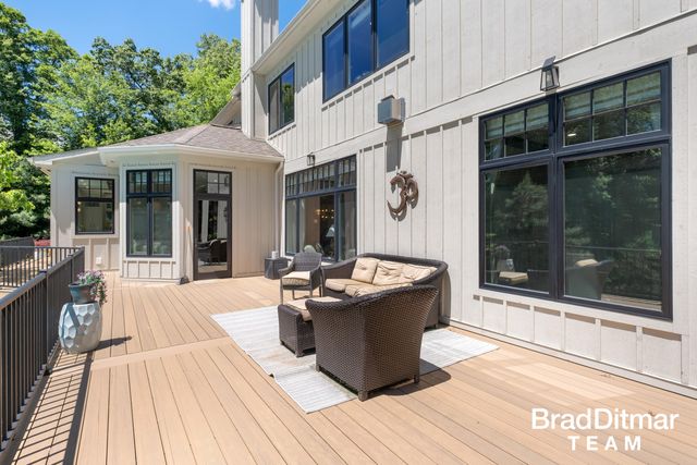 1099 Skyevale Ne, Ada Twp, MI 49301