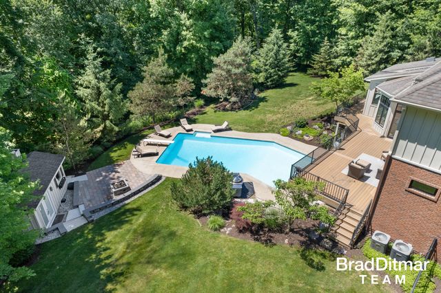 1099 Skyevale Ne, Ada Twp, MI 49301