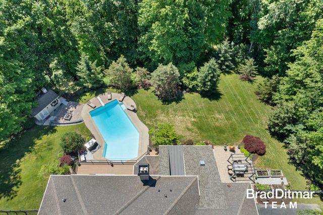 1099 Skyevale Ne, Ada Twp, MI 49301