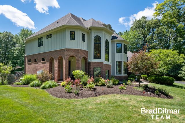 1099 Skyevale Ne, Ada Twp, MI 49301